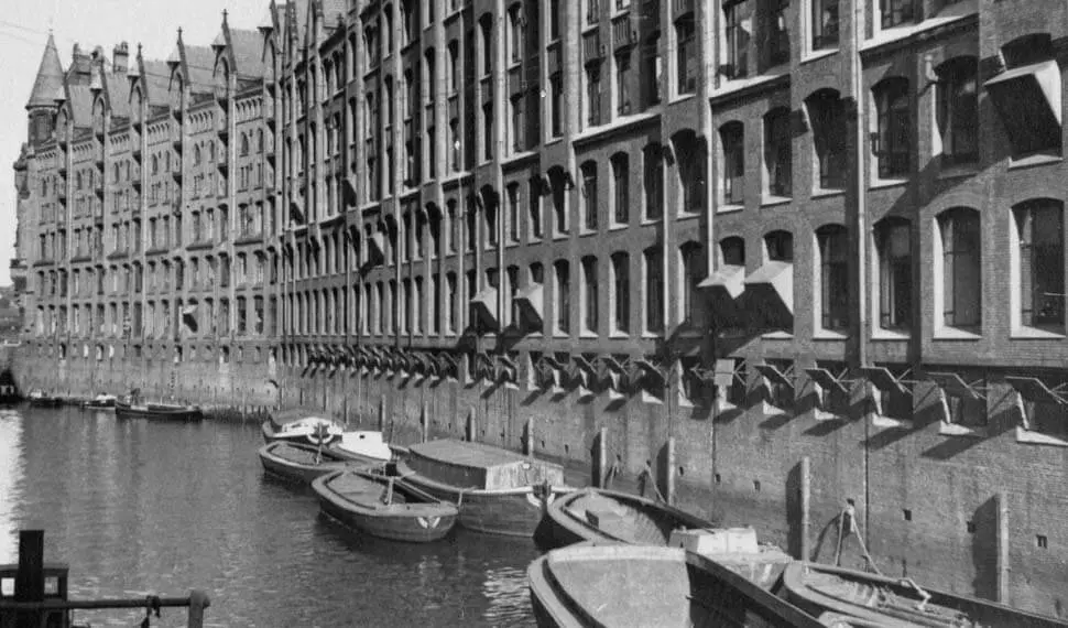 Historische Aufnahme eines Lagerkomplexes in Hamburg